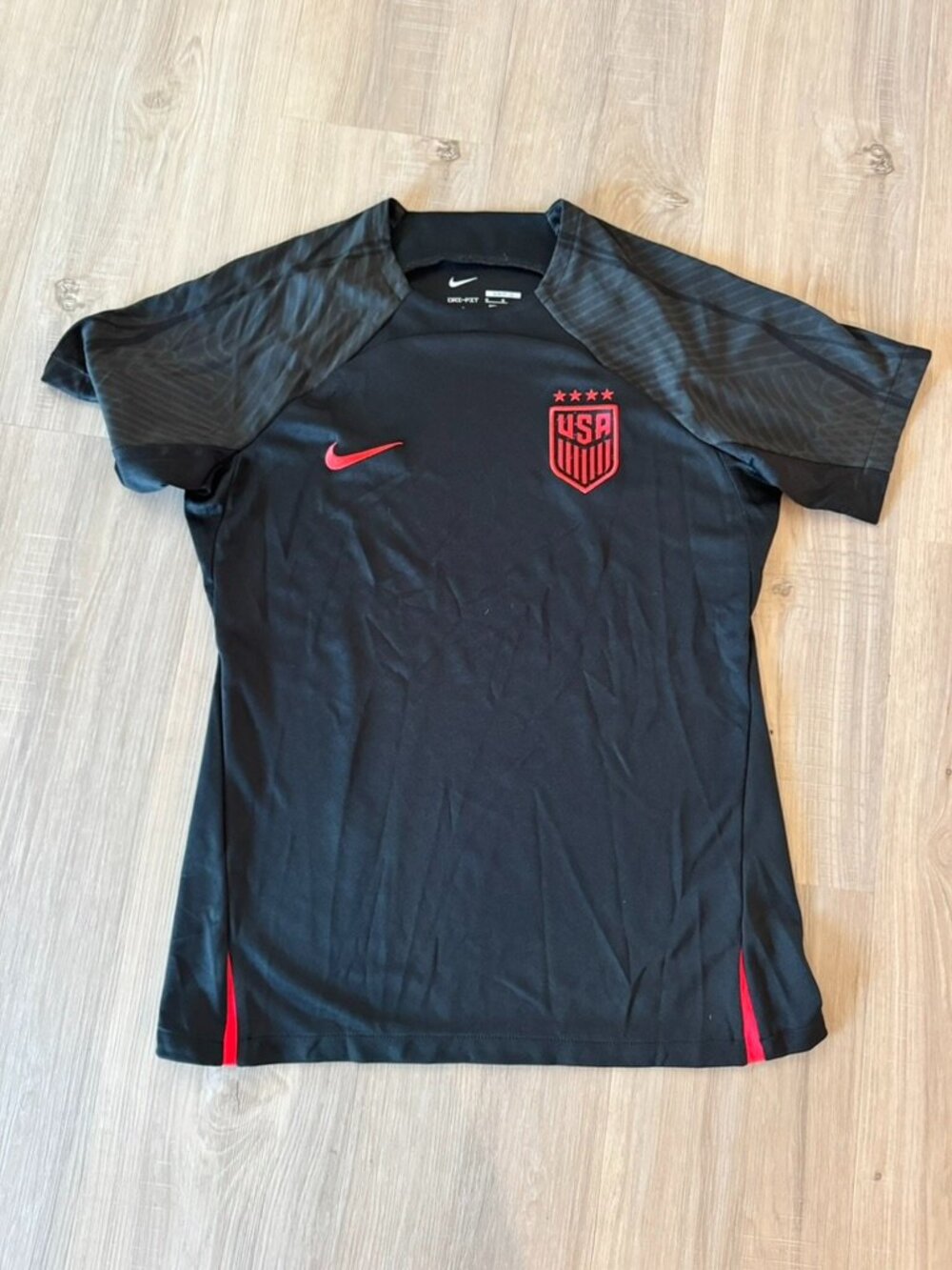 NIKE Women's slim fit Soccer Team USA Black Dri fit Strike top shirt MEDIUM